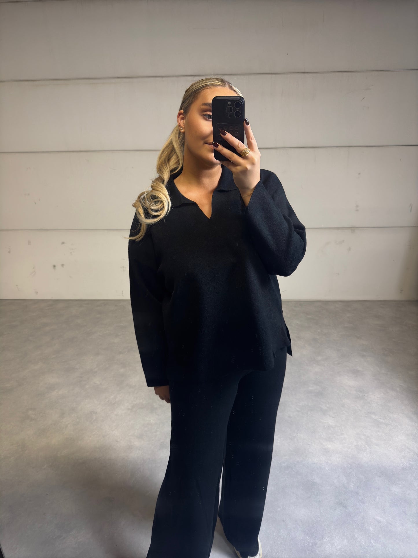 V Knitted Set